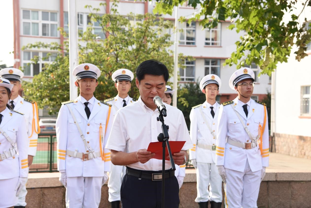 青島房產(chǎn)學(xué)校舉行“立德樹人、為人師表、清廉從教”師德倡議暨教師節(jié)宣誓活動(dòng)